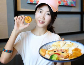 小姐姐吃活物,小姐姐挑战吃活物极限